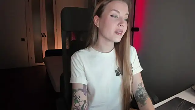 Snapshot of Midnight_Mi chatting on September 24, 2025, 3:18 pm Midnight Mi online show from September 24, 2025, 3:18 pm