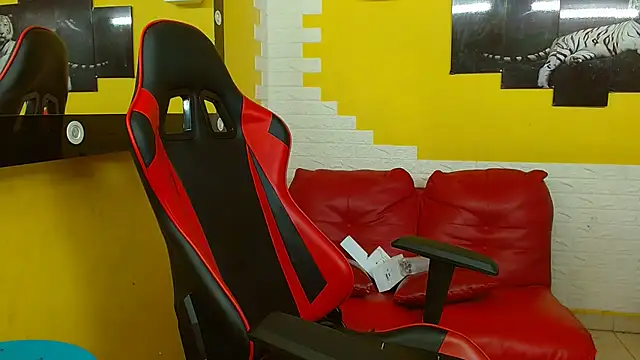 isabeautyx19 online show from October 22, 2025, 2:44 am