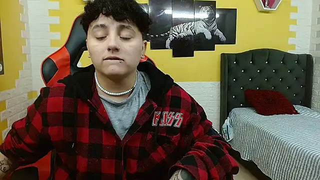 isabeautyx19 online show from December 20, 2025, 3:09 am