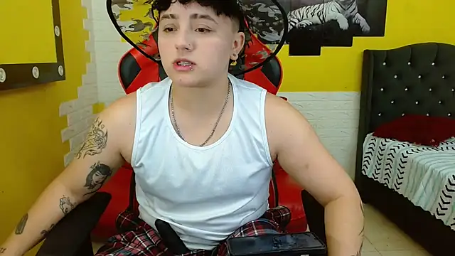 isabeautyx19 online show from October 25, 2025, 2:22 am