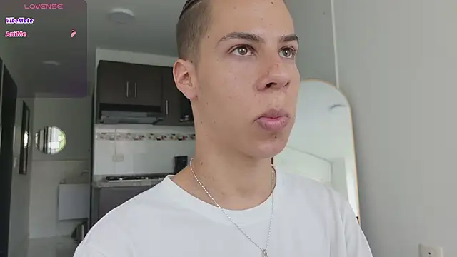 Snapshot of grey___27 chatting on February 15, 2026, 7:02 pm grey 27 online show from February 15, 2026, 7:02 pm