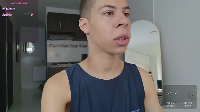 Snapshot of grey___27 chatting on February 13, 2026, 11:32 am grey 27 online show from February 13, 2026, 11:32 am