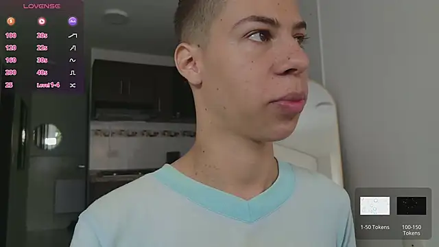 Snapshot of grey___27 chatting on February 11, 2026, 11:32 am grey 27 online show from February 11, 2026, 11:32 am