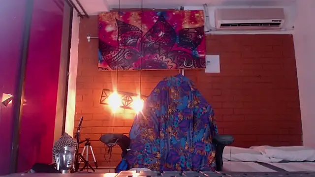 Snapshot of Khatalina_hott chatting on January 18, 2025, 5:10 am Khatalina hott online show from January 18, 2025, 5:10 am