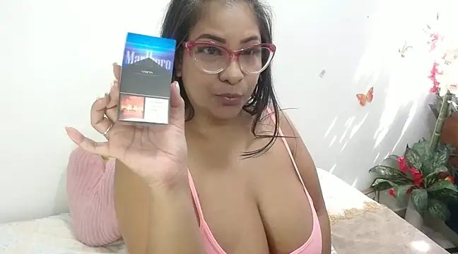 Snapshot of Janeth_Sweet chatting on January 29, 2025, 6:39 pm Janeth Sweet online show from January 29, 2025, 6:39 pm