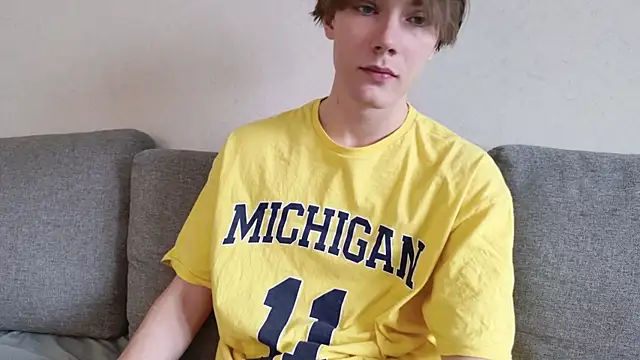 callmenineoneseven online show from October 13, 2025, 7:54 am