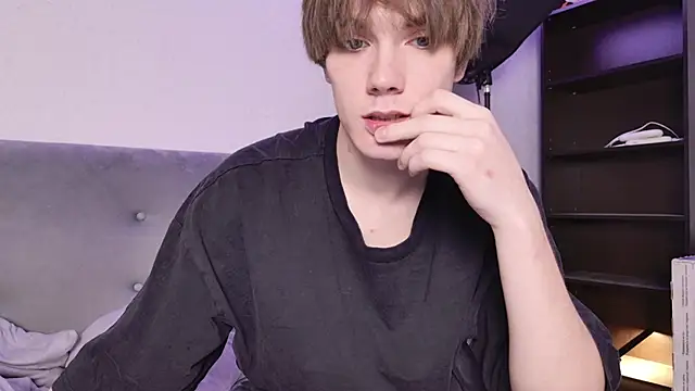 callmenineoneseven online show from October 19, 2025, 9:34 am