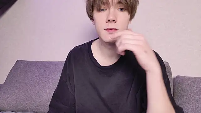 callmenineoneseven online show from October 18, 2025, 12:23 am