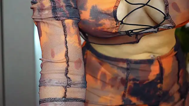 NinaCrystal1 online show from April 15, 2026, 4:07 am