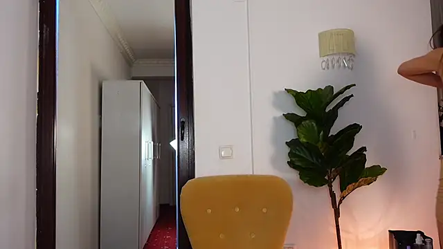 NinaCrystal1 online show from April 9, 2026, 4:14 am