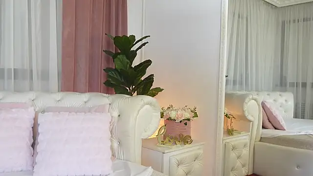 NinaCrystal1 online show from July 27, 2026, 9:05 am