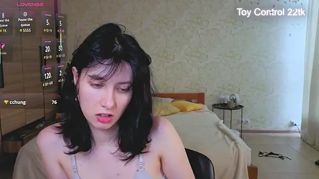 JulisSweet online show from July 14, 2026, 10:54 am