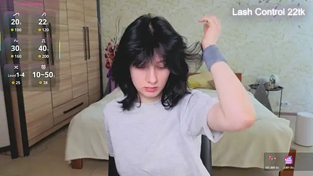 JulisSweet online show from April 7, 2026, 6:37 am