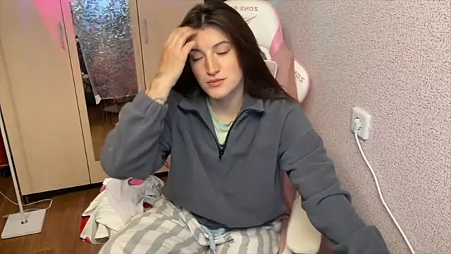 Katrin  kiss online show from April 24, 2026, 4:31 pm