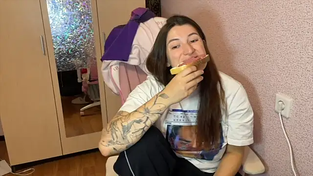 Snapshot of Katrin__kiss chatting on March 14, 2026, 7:09 pm Katrin kiss online show from March 14, 2026, 7:09 pm