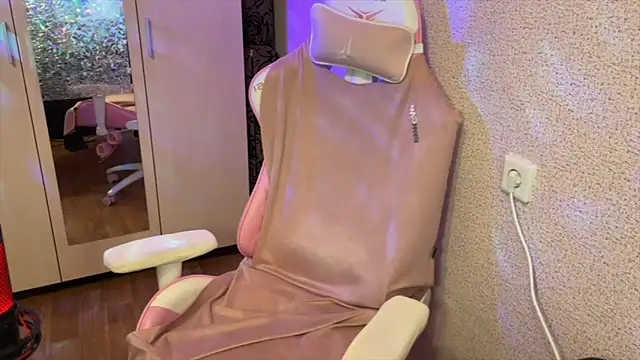 Snapshot of Katrin__kiss chatting on February 9, 2026, 5:33 pm Katrin kiss online show from February 9, 2026, 5:33 pm