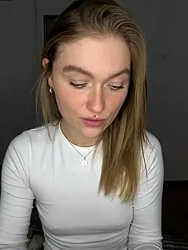 Goldloeckchen159 online show from March 22, 2026, 6:42 pm