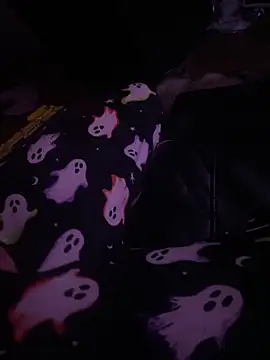 Snapshot of Mamalove247 chatting on October 10, 2025, 6:36 am Mamalove247 online show from October 10, 2025, 6:36 am