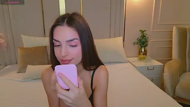 BellaHalles online show from December 20, 2025, 6:05 am