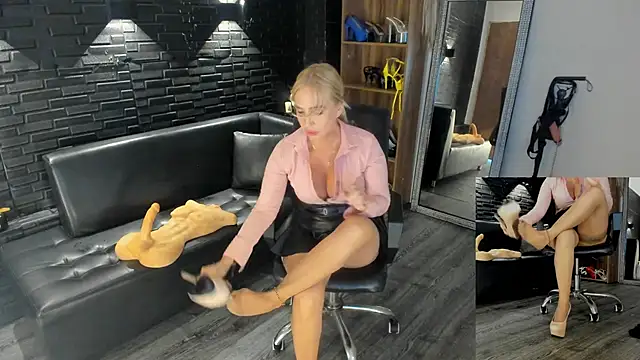 Snapshot of adaa_walker chatting on February 13, 2025, 6:59 pm adaa walker online show from February 13, 2025, 6:59 pm