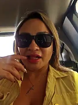 Snapshot of Afroditecash chatting on April 11, 2026, 2:10 pm Afroditecash online show from April 11, 2026, 2:10 pm