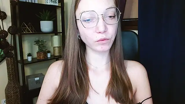 EmillyPlay online show from February 12, 2026, 6:57 am