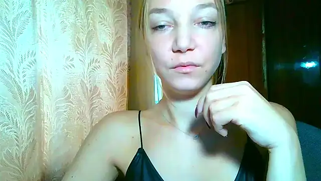 EmillyPlay online show from November 26, 2025, 6:46 am