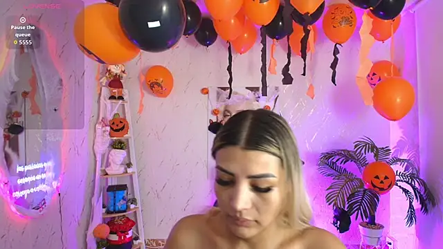 SALOOMEE   online show from October 18, 2025, 9:22 am