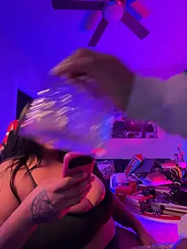 4EVAGLACIERS online show from November 3, 2025, 5:01 am