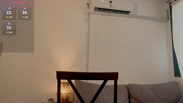 Snapshot of Your_Hand_In_mine chatting on December 21, 2025, 9:48 pm Your Hand In mine online show from December 21, 2025, 9:48 pm