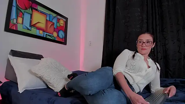 Jessica Herrera  online show from December 1, 2025, 10:10 pm