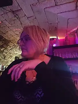 lady charlyne online show from June 12, 2026, 7:33 pm