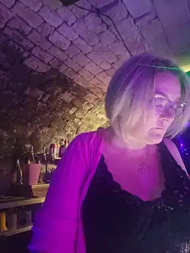 lady charlyne online show from July 24, 2026, 7:43 pm