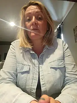 lady charlyne online show from February 28, 2025, 8:39 pm