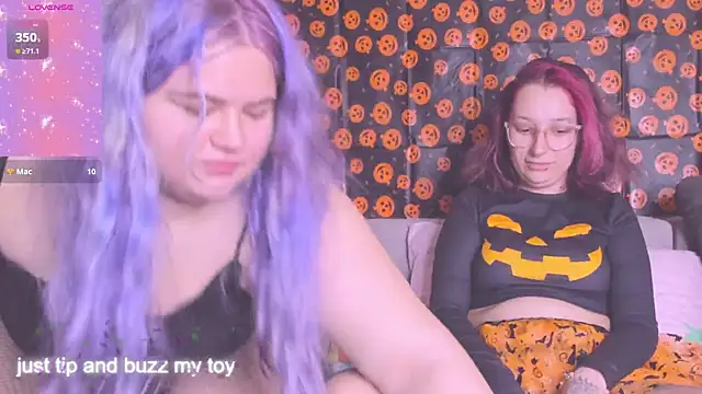 Freakcute  online show from October 21, 2025, 7:02 pm