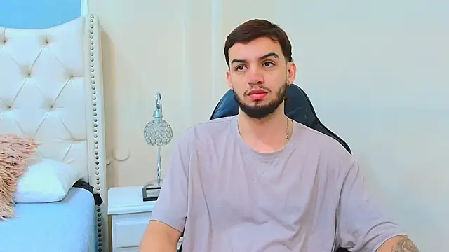 Michael magno online show from November 17, 2025, 12:31 pm