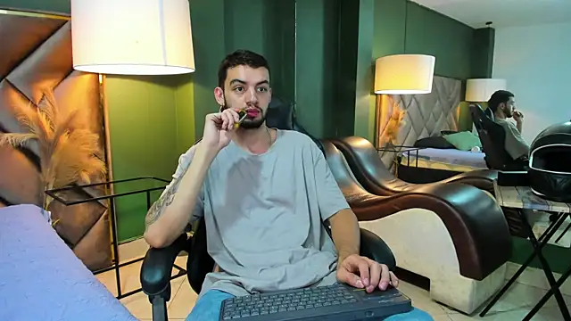 Michael magno online show from September 21, 2025, 8:03 pm