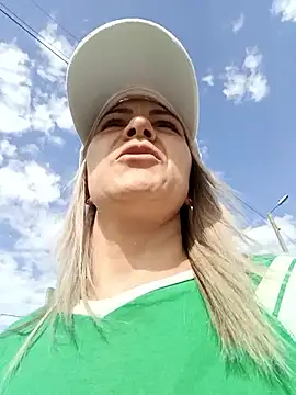 Chantal hott online show from December 22, 2025, 7:36 pm