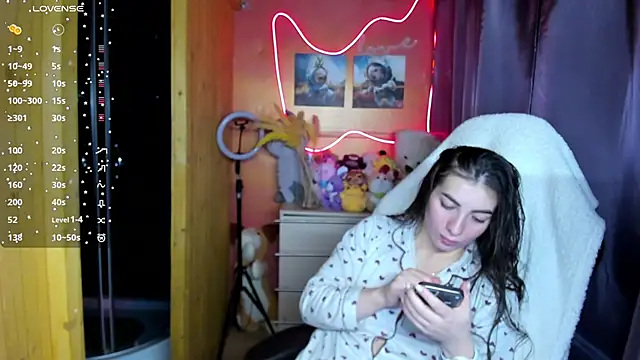 Fiery Brunette  online show from December 2, 2025, 5:42 am