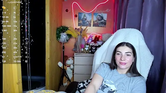 Fiery Brunette  online show from January 13, 2026, 4:16 am