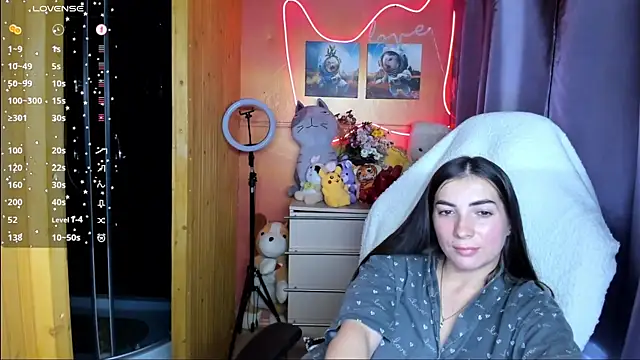 Fiery Brunette  online show from September 28, 2025, 7:59 am