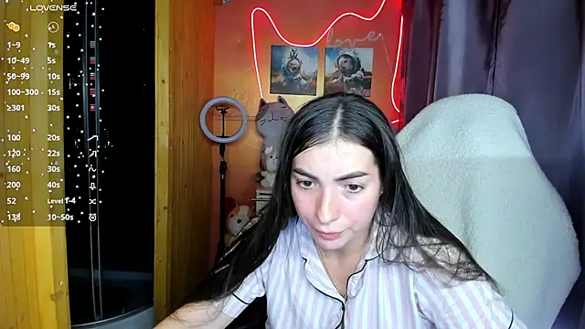 Fiery Brunette  online show from September 16, 2025, 8:04 am