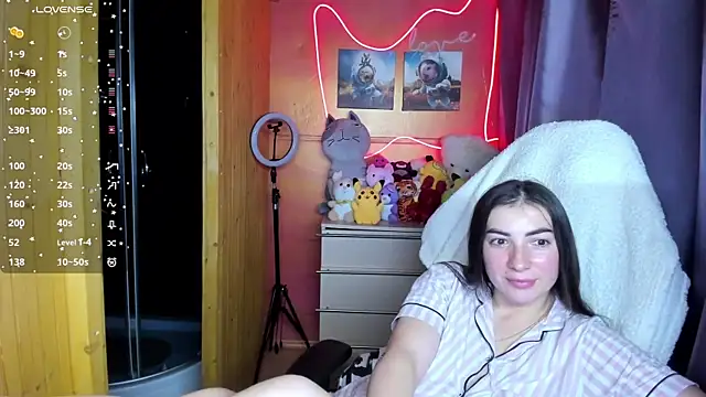 Fiery Brunette  online show from November 3, 2025, 4:21 pm