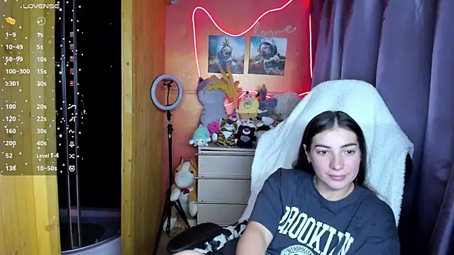 Fiery Brunette  online show from March 9, 2026, 3:59 pm