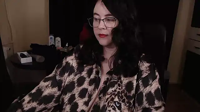 poshmistress online show from December 18, 2025, 8:01 pm