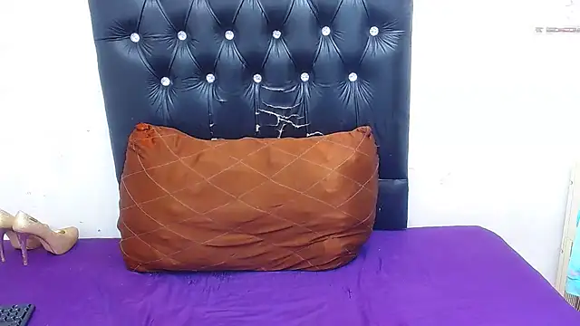 Snapshot of JUICYASSxxx chatting on March 12, 2025, 11:44 pm JUICYASSxxx online show from March 12, 2025, 11:44 pm