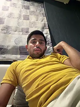 Snapshot of rhuh3991 chatting on April 7, 2026, 1:35 pm rhuh3991 online show from April 7, 2026, 1:35 pm