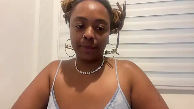 Snapshot of ChocolateCakeQueen chatting on September 28, 2025, 3:57 am ChocolateCakeQueen online show from September 28, 2025, 3:57 am