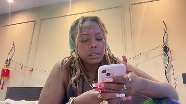 Snapshot of ChocolateCakeQueen chatting on February 26, 2025, 11:30 pm ChocolateCakeQueen online show from February 26, 2025, 11:30 pm