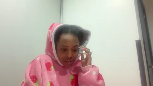 ChocolateCakeQueen online show from January 12, 2026, 10:33 am